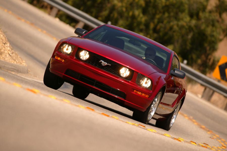  Ford Mustang GT 2005 года  (фото 124 из 209)